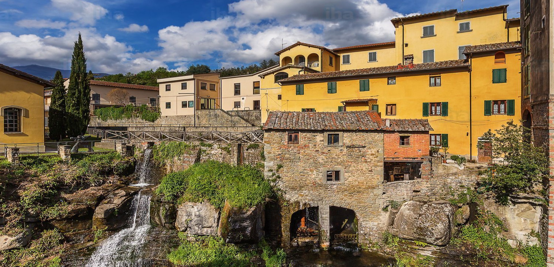 Loro-ciuffenna-Loro-ciuffenna-in-provincia-di-arezzo.jpeg